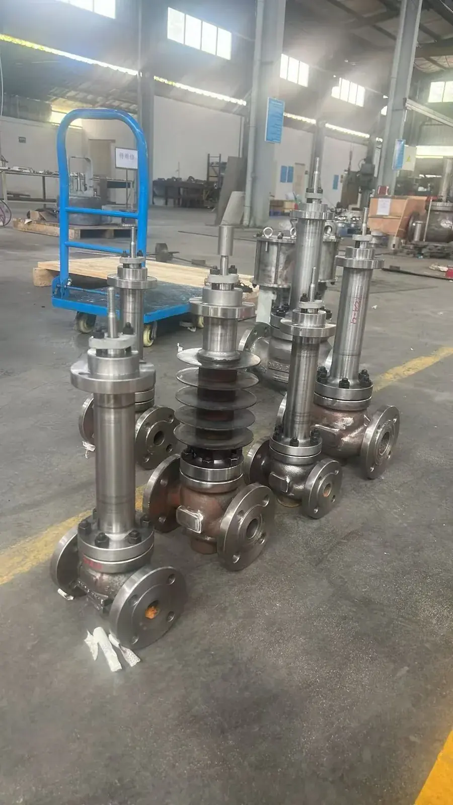 Extended-bonnet cryogenic control valve assemblies for cold-duty verification