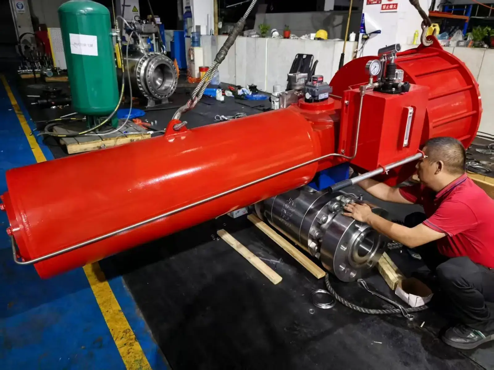 Large pneumatic ball valve actuator assembly