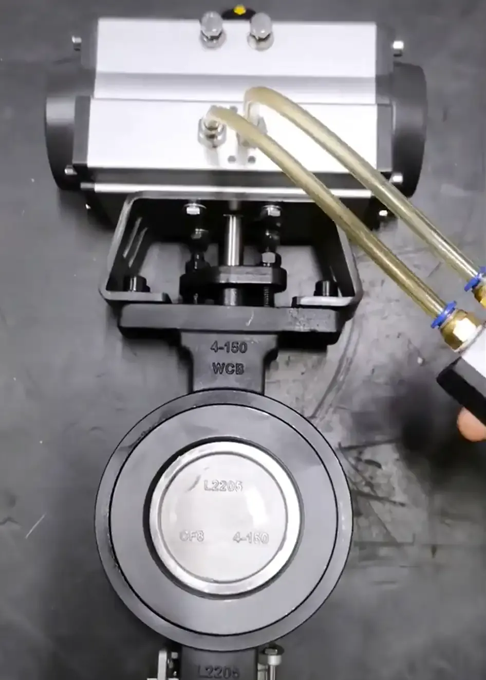 Actuated butterfly valve actuator and accessory function check